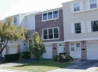 1915 Hastings Ct, Schaumburg, IL 60194