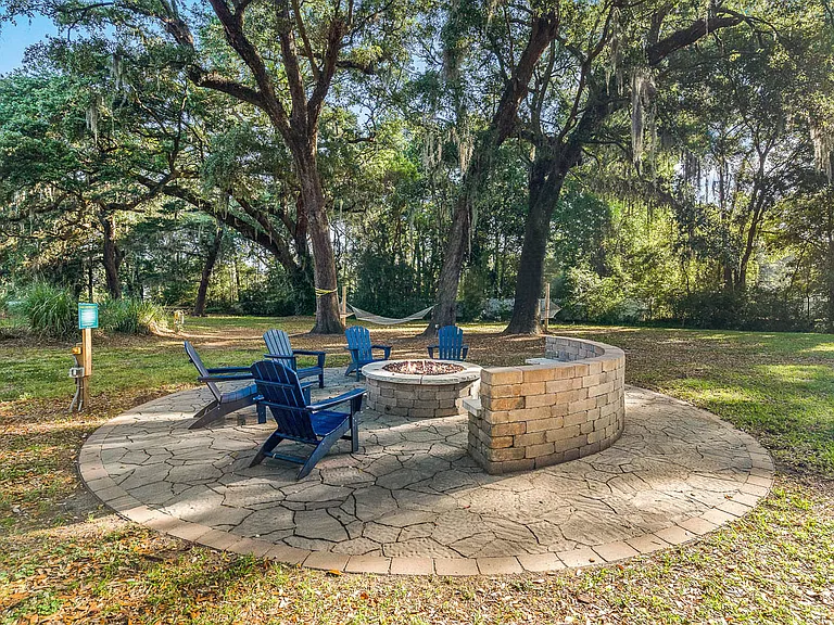 Ashley River Apartments — Photo 7