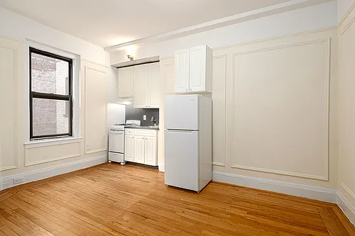 245 W 75th St #4A Photo 1