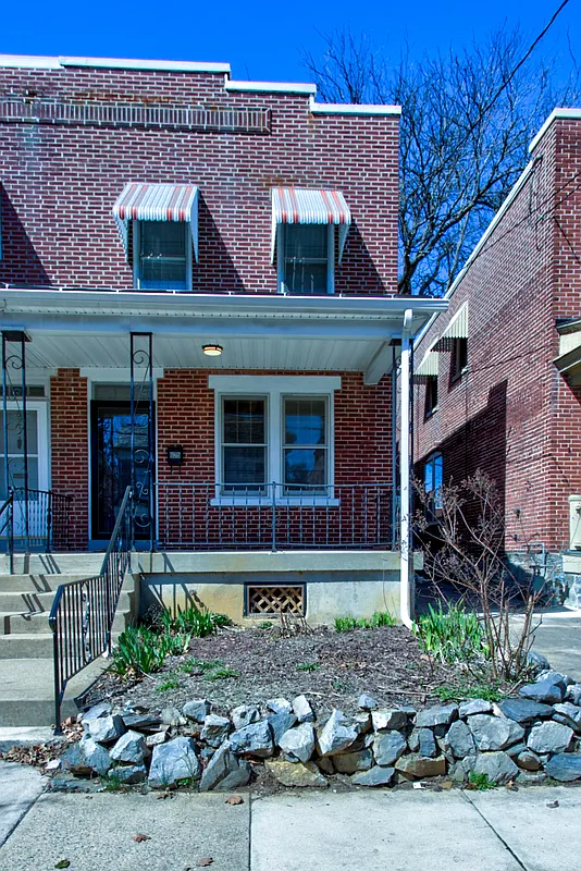 3 bed, 1.5 bath, 1280 sqft, $2,000 — Photo 3