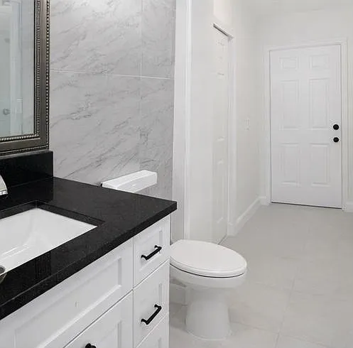 1112 Gilbert Ave S #1 — Photo 11