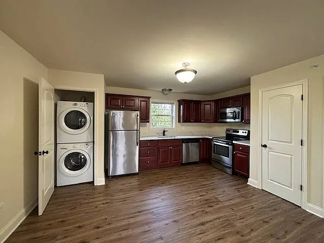 2 bed, 1.0 bath, $1,525 — Photo 2