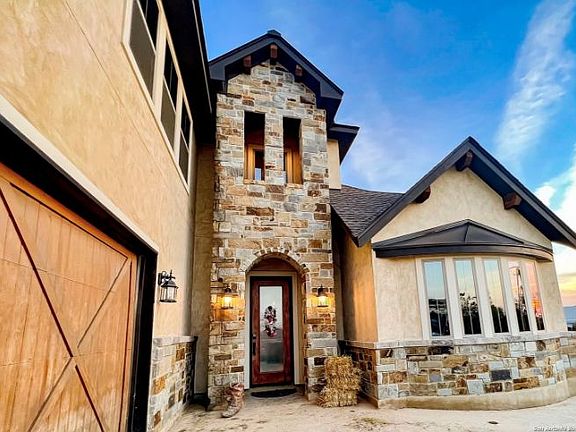 2nd image of 1325 River Place Dr