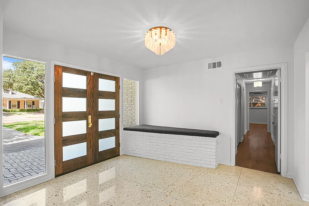 5 bed, 4.5 bath, 2931 sqft, $9,000 — Photo 2