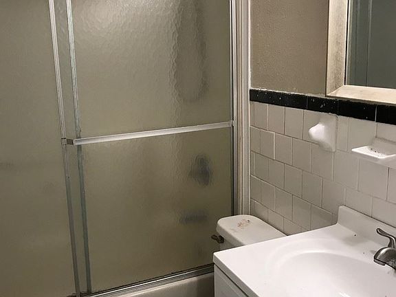 3rd image of 4654 Poinciana Dr