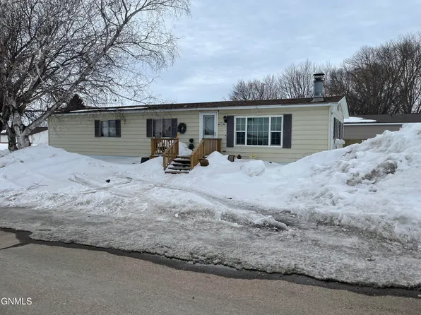 1102 Western Park Vlg, Jamestown, ND 58401