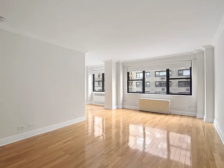 141 E 33rd St #8F — Photo 1
