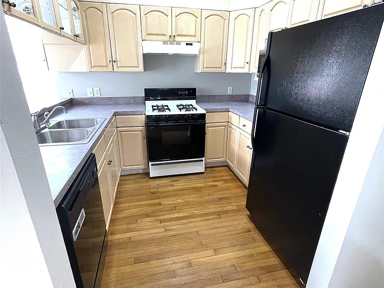 4122 Drake St #1/2 — Photo 9