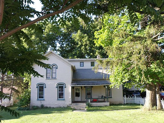 2nd image of 1815 Leonard St NE