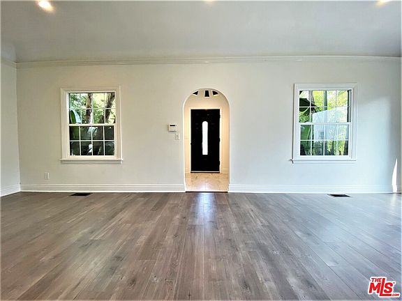2nd image of 8552 W West Knoll Dr