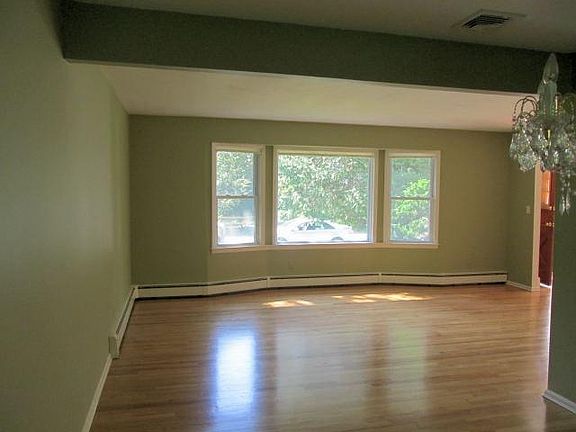 2nd image of 24 Meadowbrook Dr