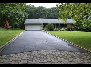 16 Princeton Dr, Dix Hills, NY 11746