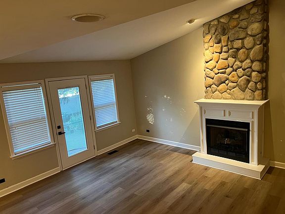 4th image of 3262 Salem Ct