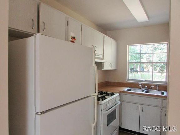 5th image of 2225 W Greenway Pl