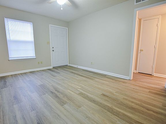 4th image of 700 Peachers Dr APT A