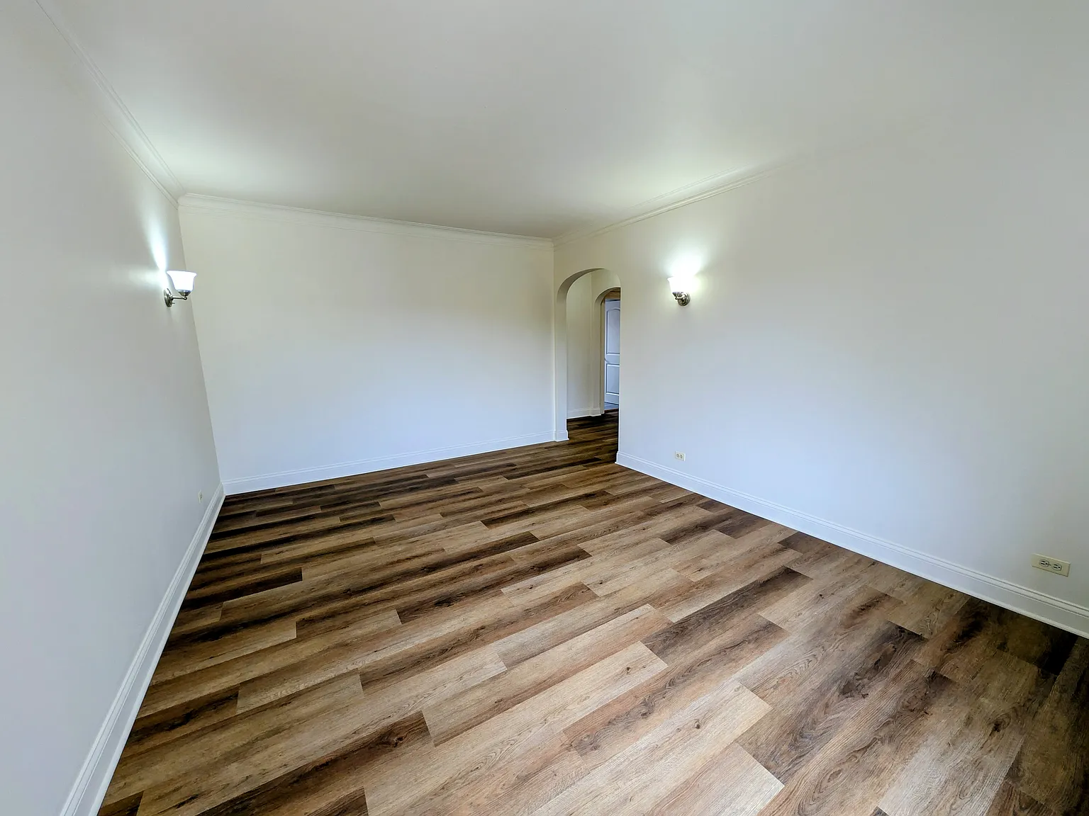 2 bed, 1050 sqft, $2,095 — Photo 4