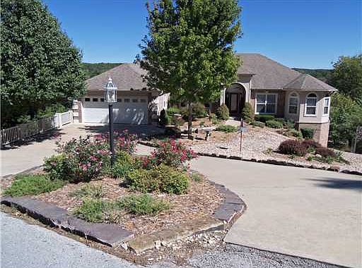 3rd image of 8 Country Club Cir