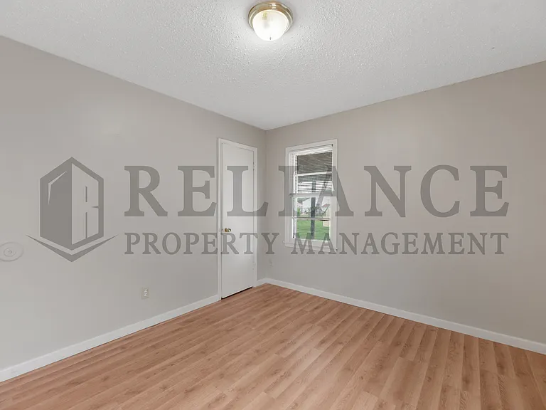 2732 N Grove St — Photo 14