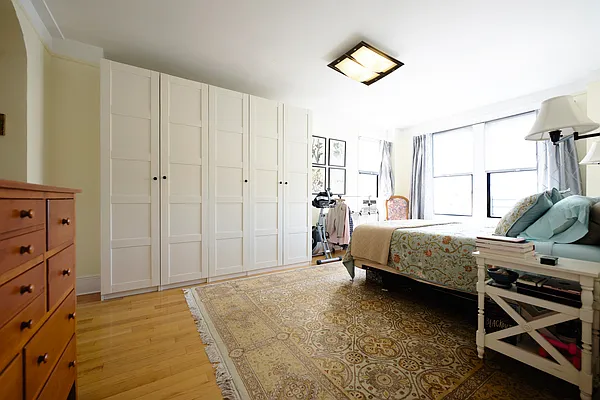Rented by Buchbinder & Warren | media 8