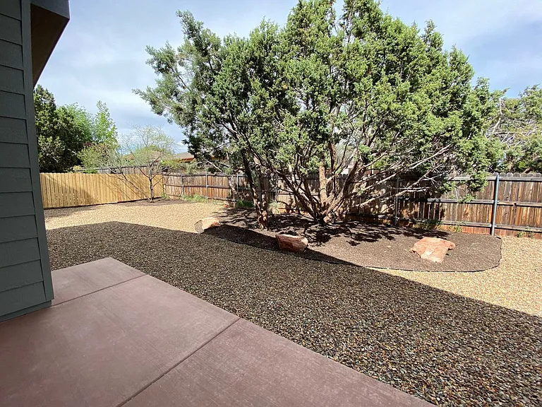 100 W Hummingbird Ln — Photo 16