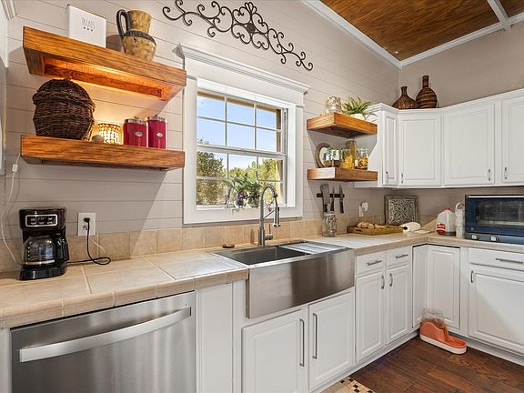 4th image of 1393 Shady Oaks Cir