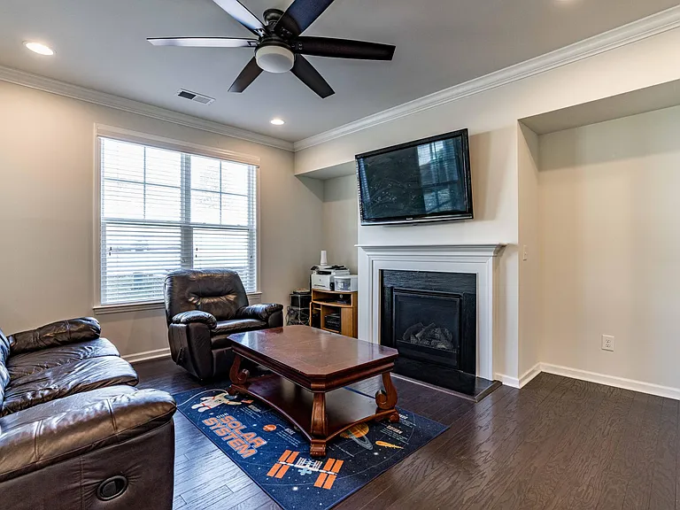 846 New Derby Ln — Photo 5