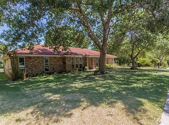 2nd image of 203 Robin Hill Ln