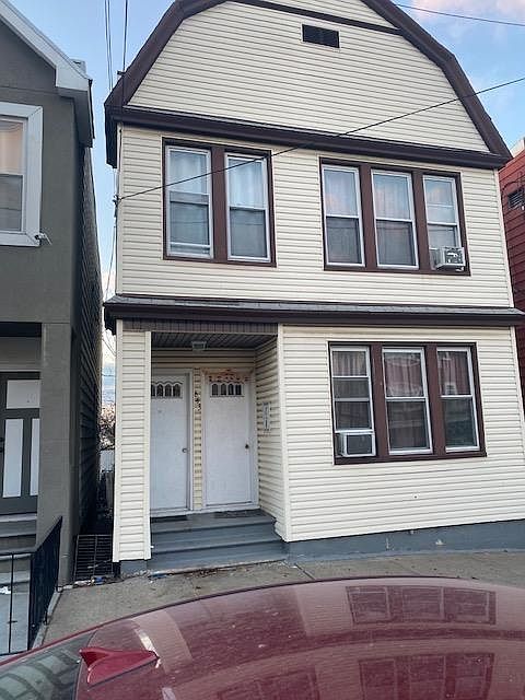 2nd image of 643 Liberty Ave #2