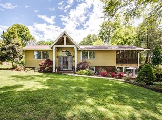 556 10th Street Dr NW, Hickory, NC 28601