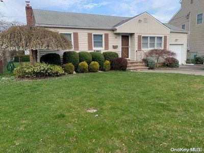 28 Wensley Road, Plainview, NY, 11803