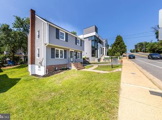 2822 Lorcom Ln, Arlington, VA 22207