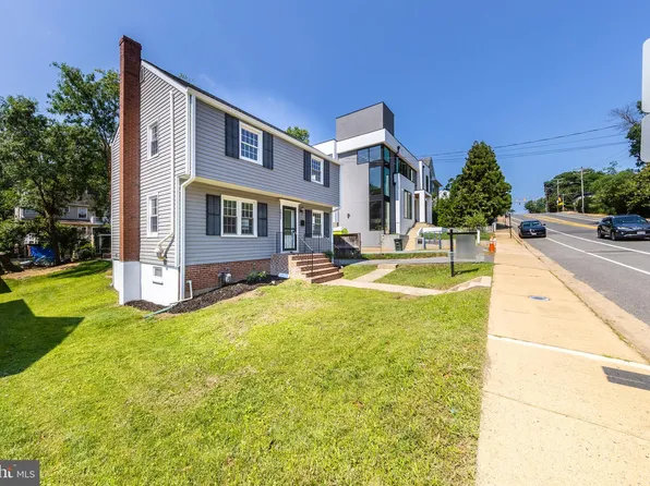 2822 Lorcom Ln, Arlington, VA 22207