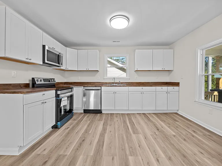 1005 E Russell Ave — Photo 22