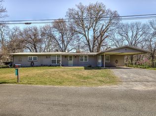 32033 E 695th Way, Wagoner, OK 74467