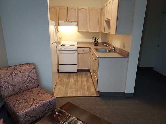 3rd image of 523 Pine St APT 1003