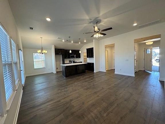 4th image of 604 Caladium Dr