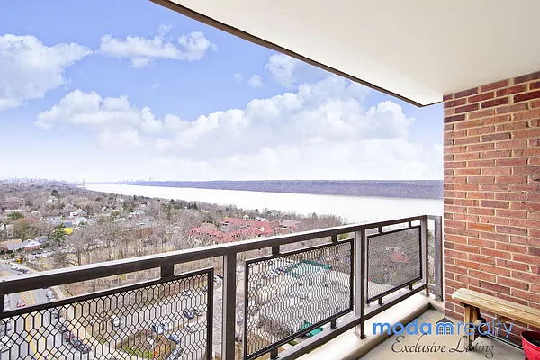 Sold by Moda Realty | media 1