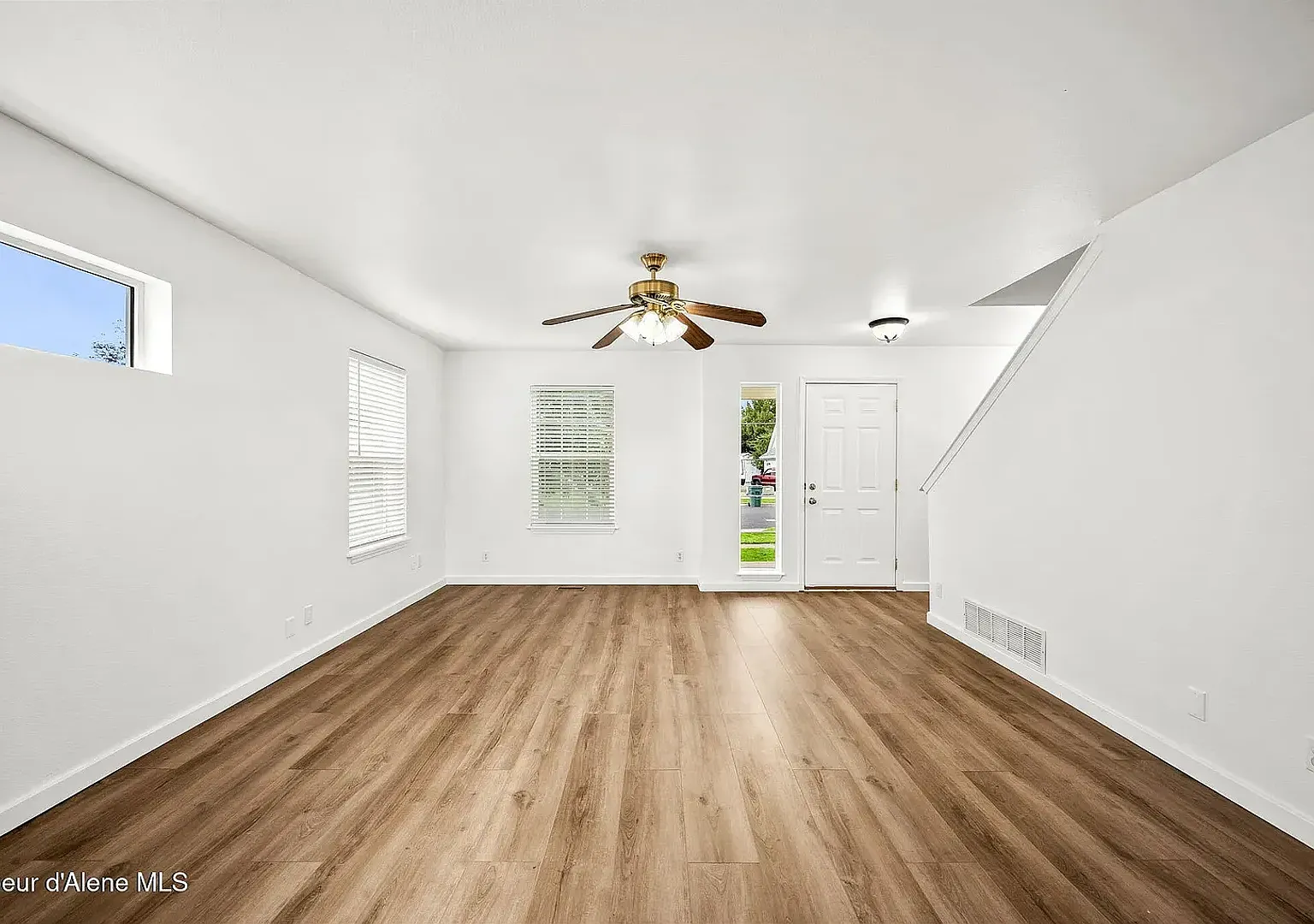 Home in Stoddard Park! — Photo 3