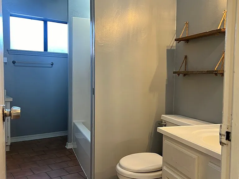 400 Atkins Rd — Photo 11