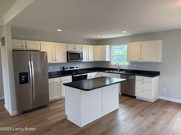 5th image of 219 Cassidy Dr