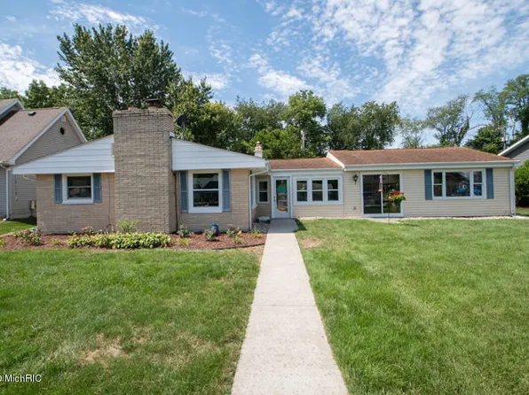 62269 Lagoon Dr, Cassopolis, MI 49031