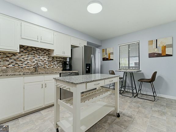 4th image of 2893 Torreya Way SE