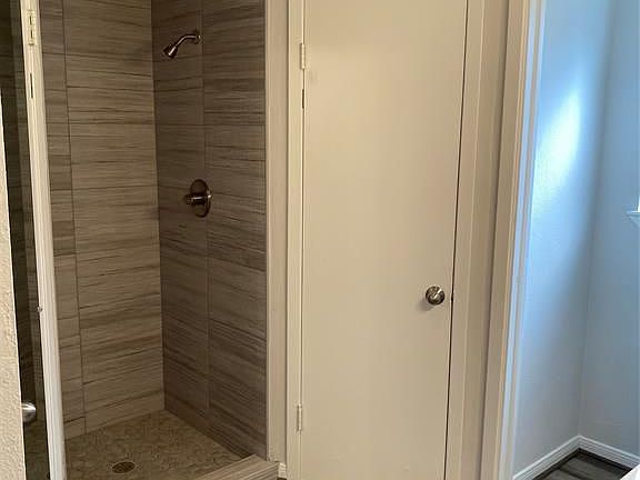5th image of 112 Begonia Ln