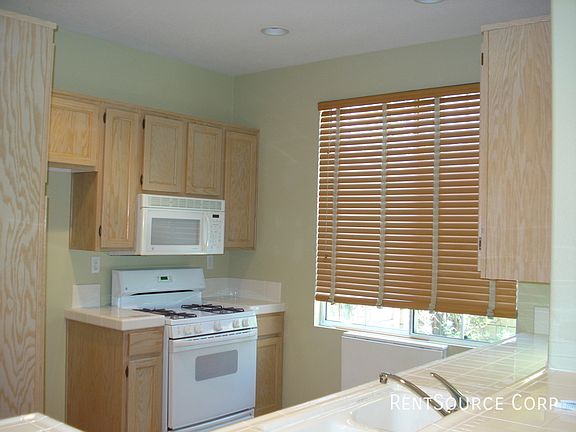4th image of 26526 Big Horn Way
