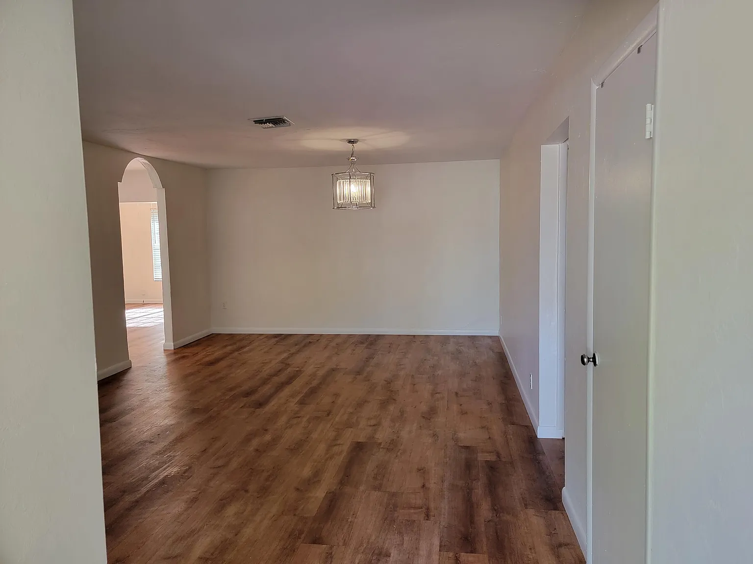 3 bed, 1.0 bath, 2343 sqft, $2,900 — Photo 3