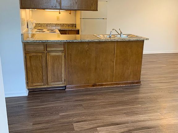 5th image of 109 Springwood Ln