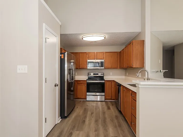 11926 Stewarts Crossing Dr — Photo 9