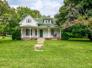 912 W Ash St, La Follette, TN 37766