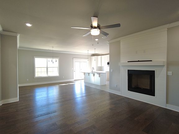 4th image of 713 Woodplains Ave