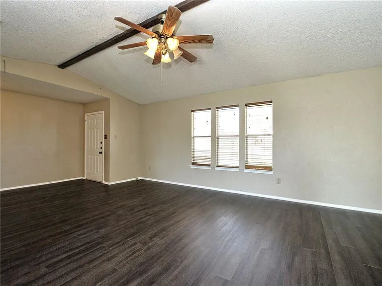 8407 Gallatin Dr — Photo 2
